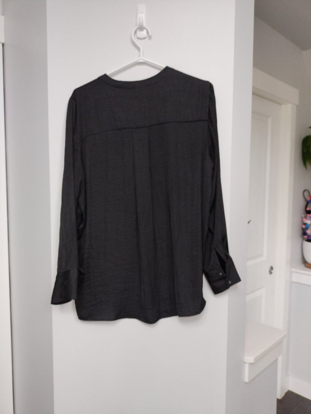 Massino Fabbro long sleeve flowy silky feeling top - Picture 2 of 4